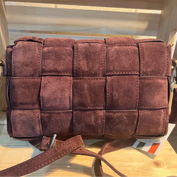 VIOLA CASTELLANI Bordo Suede
Padded Woven Crossbody Made In
Italy NWT Burgundy - Picture 3 of 7